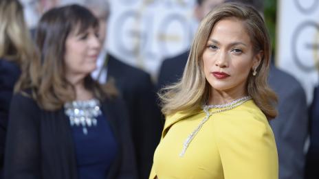 Дженифър Лопес диктува тенденциите и при маските