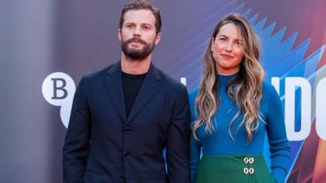 Неустоим: Джейми Дорнан показа, че може и да пее