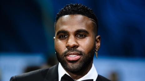 Джейсън Деруло счупи зъб заради предизвикателство