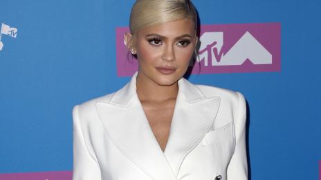 Зимно яке: Кайли Дженър заложи на Dior