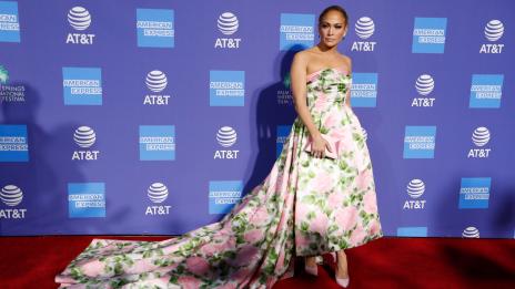 Дженифър Лопес с награда за филма си „Hustlers“