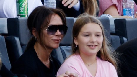 Виктория Бекъм крие от 12-годишната си дъщеря, че е имала силикон