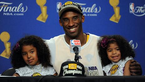 Ванеса Брайънт сподели невиждан досега кадър на Коби и дъщеря му