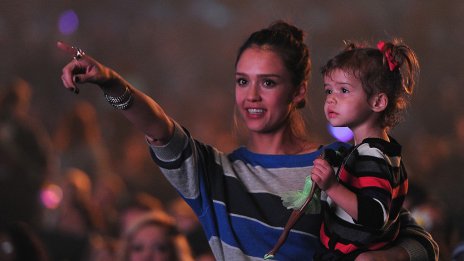 Джесика Алба: Ходя на терапия и с двете ми дъщери