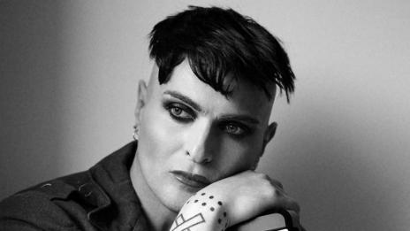 По пантофи с Иво Димчев: Артистът и домашните му концерти