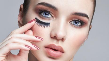 Поставяне на мигли у дома – ами сега?!