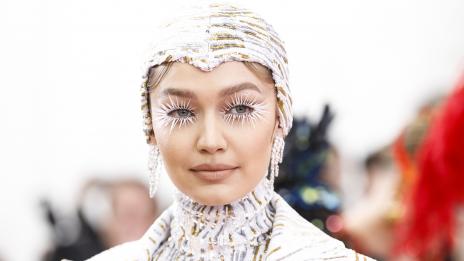 В трепетно очакване: Джиджи Хадид с бременна фотосесия