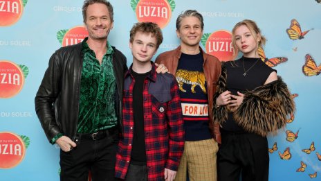 14-годишните двуяйчни близнаци на Нийл Патрик Харис се появиха на червения килим с бащите си