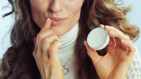 Сухота около устните – как да я премахнете