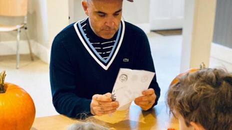 Пълна къща с деца за Роби Уилямс