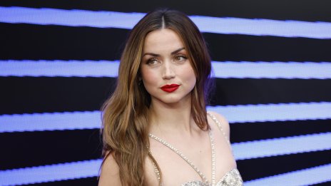 Ана де Армас - на почивка без Том Круз