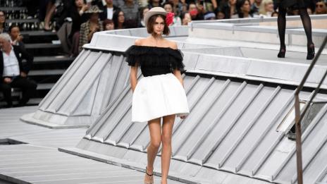 Кая Гербер рекламира модна колекция за „истински хора“