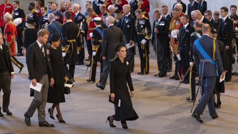 Въпреки смъртта на кралицата, Меган Маркъл и принц Хари привличат внимание