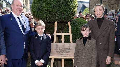 Дъщерята на принцеса Шарлийн от Монако пак копира стила ѝ