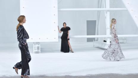 Специалните гости на Chanel: Пенелопе Круз, Лили-Роуз Деп и Марион Котияр