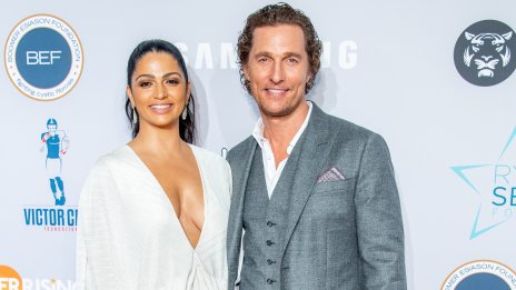 Секси в горещото време - Матю Макконъхи и Камила Алвес се съблякоха за нова реклама