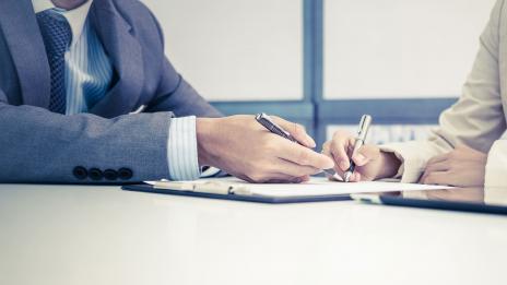 Какво представлява овърдрафтът и с какво се различава от кредитната карта?