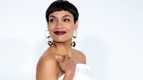 Млада баба: Росарио Доусън ще посрещне първото си внуче на 44 години