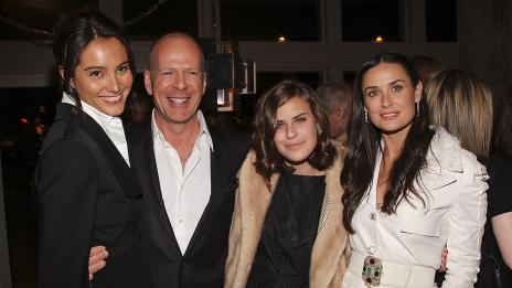 Брус Уилис обръсна главата на дъщеря си