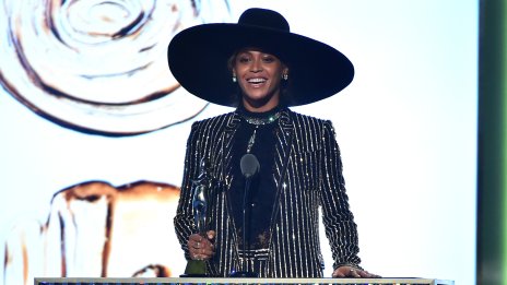 Бионсе се раздели със 100 хиляди долара, за да осигури транспорт на феновете си