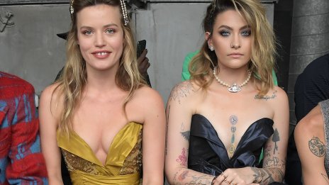 Парис Джексън и Джорджия Джагър – сред публиката на шоуто на Vivienne Westwood в Париж