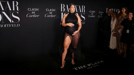 Изпробвано от Ашли Греъм: Гола йога