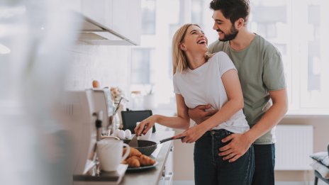 Скучност във връзката – опитайте тези 10 неща за запалване на искрата