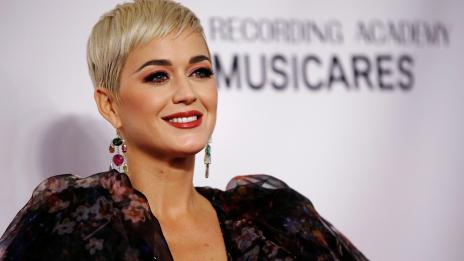 Духът на Коледа в новите обувки на Кейти Пери 