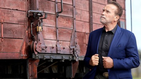 Почти като в България – Арнолд Шварценегер запълни дупка на улицата си
