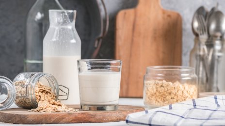 Овесено мляко – какво представлява и полезно ли е?