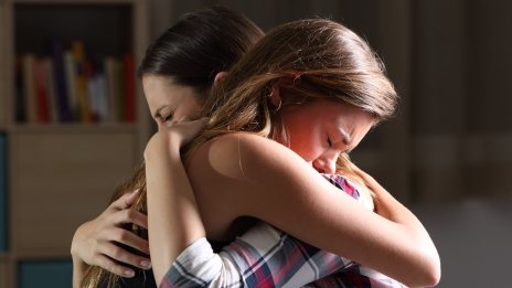 Според зодията: Как реагирате, когато някой до вас плаче 