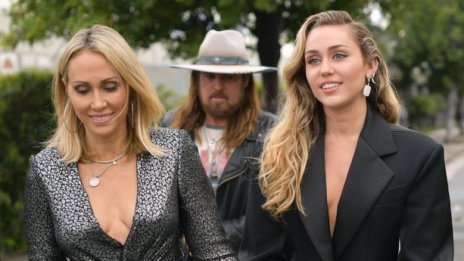 Майката на Майли Сайръс се сгоди за звездата от „Бягство от затвора“