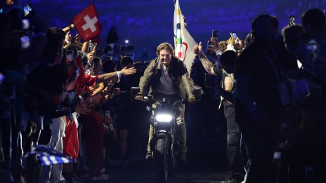 Том Круз с впечатляваща каскада на Олимпиадата в Париж