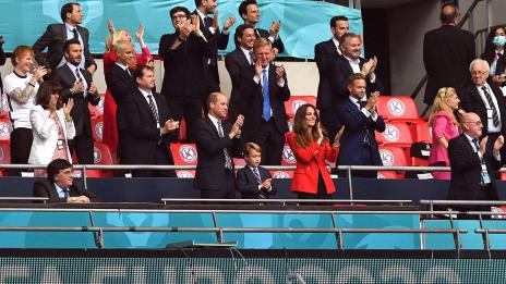 Уилям, Кейт и Джордж донесоха късмет на Англия срещу Германия