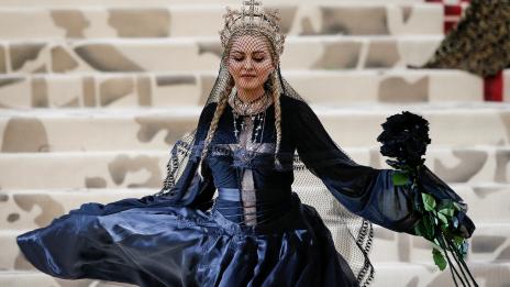 Скандалната музикална икона Мадона става на 61
