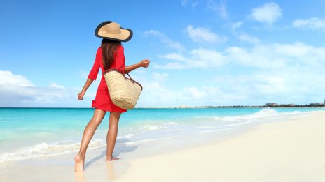 Лятото на звездите: Анелия праща целувки от морето