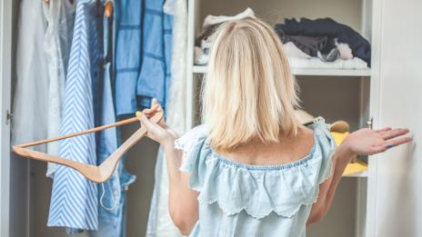 Как да изчистим гардероба от старите си дрехи без стрес?