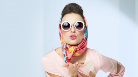 Забрадката: Най-неочакваната модна тенденция за 2021