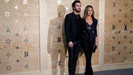 Теру: Анистън се предаде пред социалните мрежи, но е много забавна