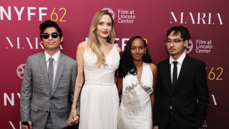 Захара Джоли блести на червения килим