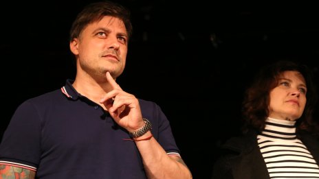Ретро кадър: Владо Карамазов като млад водещ