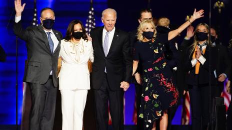 Джил Байдън, флоралните рокли ти отиват!