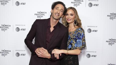 Бившата жена на Харви Уайнстийн е щастливо влюбена в Ейдриън Броуди