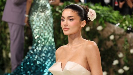 Кайли Дженър носи лицата на децата си навсякъде със себе си