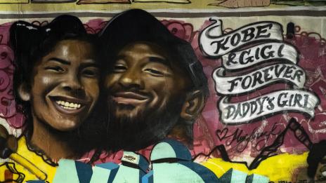 Семейство Брайънт си взе последно сбогом с Коби и Джиана