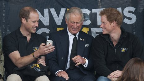 Без особена изненада – Чарлз III по-близък с Уилям, отколкото с Хари 