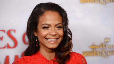 Кристина Милиан открива магията на Коледа в нова романтична комедия