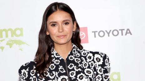 Нина Добрев със своя марка вино