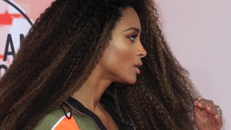 Преди раждането: Сиара отново смени прическата