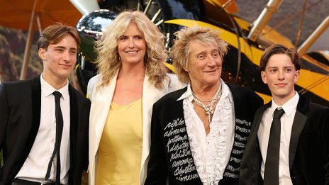 Пени Ланкастър се разплака, спомняйки си емоционалната си любовна история с 80-годишния Род Стюарт